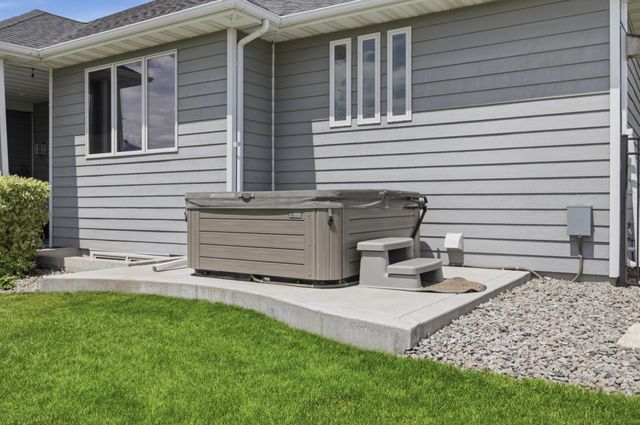 311 39th Avenue E, West Fargo, ND 58078