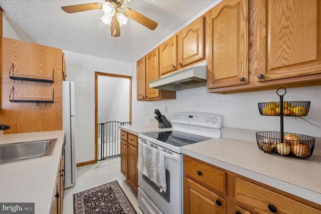 704 SWARTHMOREWOOD LN, Swarthmore, PA 19081