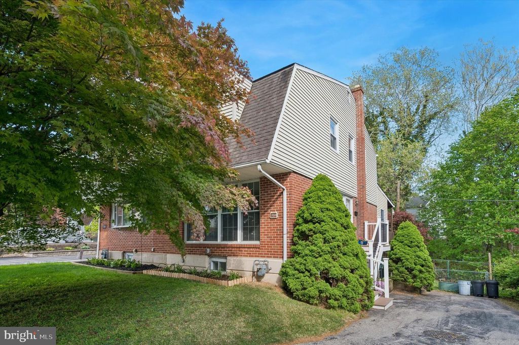 704 SWARTHMOREWOOD LN, Swarthmore, PA 19081