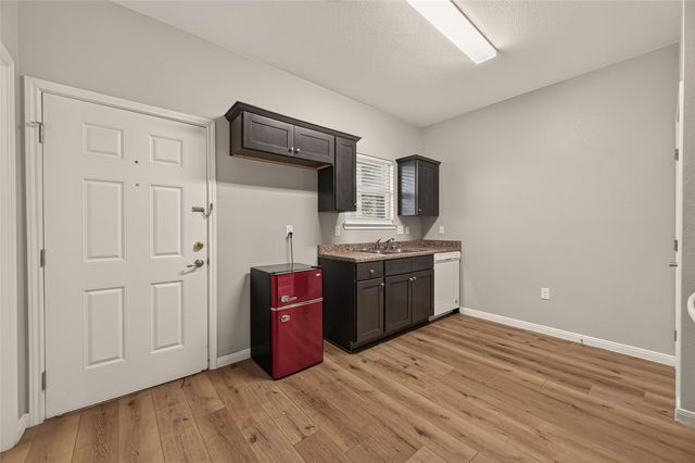 5726 Southwind Street, Houston, TX 77033