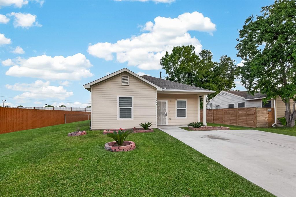 5726 Southwind Street, Houston, TX 77033