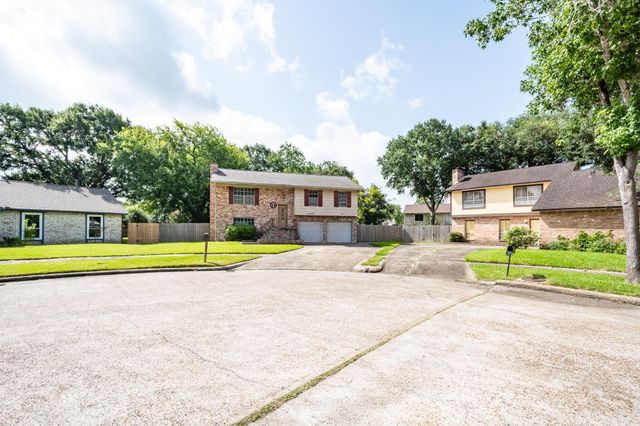 3423 Meadowview Drive, Richmond, TX 77459