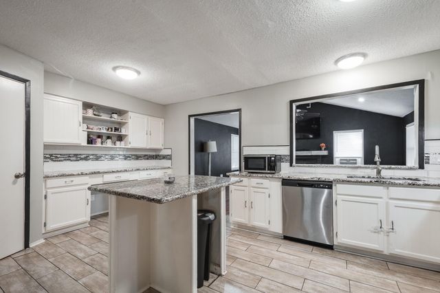 3423 Meadowview Drive, Richmond, TX 77459