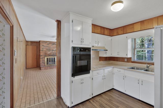 101 Lakeview Drive, Seneca, SC 29672