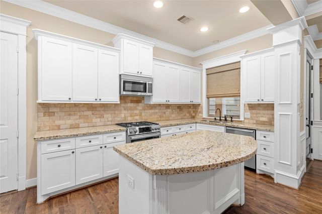 412 W 25th Street, Houston, TX 77008