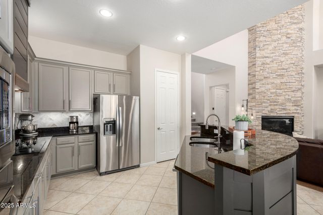 2030 W WHISPER ROCK Trail, Phoenix, AZ 85085