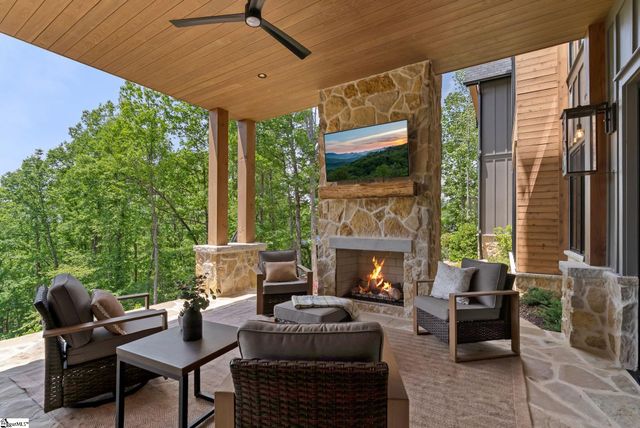 189 Crowne Hill Way, Marietta, SC 29661