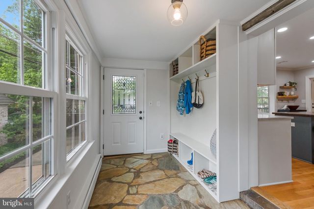 2828 CLEAVE DR, Falls Church, VA 22042
