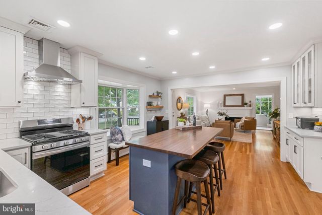 2828 CLEAVE DR, Falls Church, VA 22042