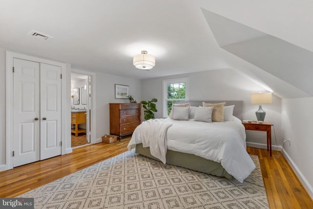 2828 CLEAVE DR, Falls Church, VA 22042