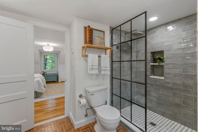2828 CLEAVE DR, Falls Church, VA 22042