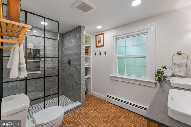 2828 CLEAVE DR, Falls Church, VA 22042