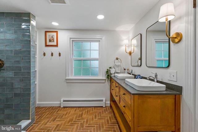 2828 CLEAVE DR, Falls Church, VA 22042