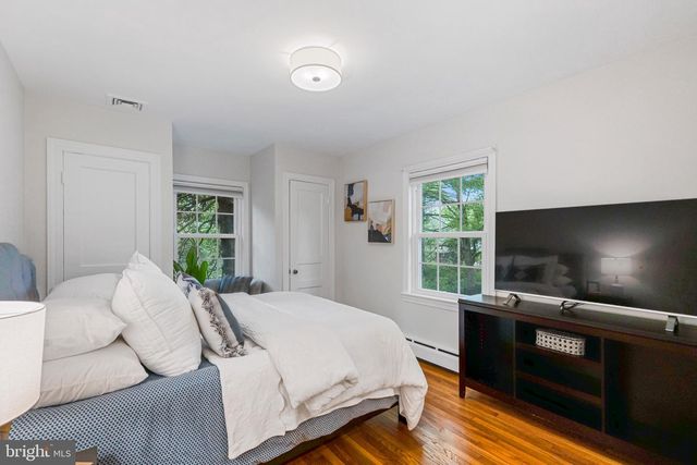 2828 CLEAVE DR, Falls Church, VA 22042
