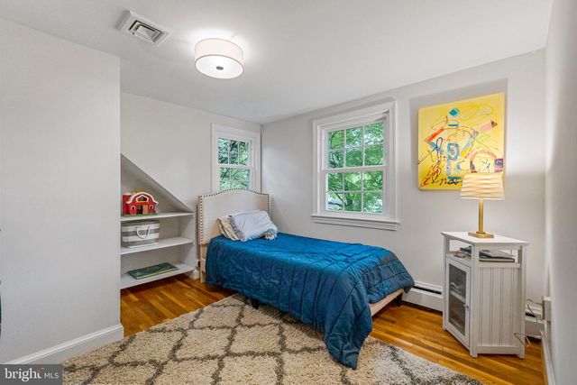 2828 CLEAVE DR, Falls Church, VA 22042