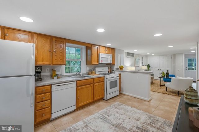 2828 CLEAVE DR, Falls Church, VA 22042
