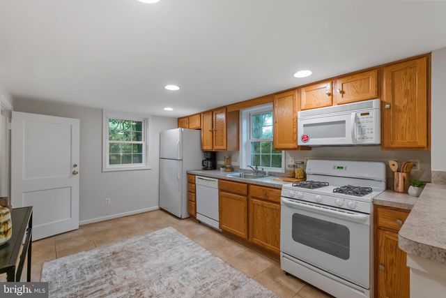 2828 CLEAVE DR, Falls Church, VA 22042