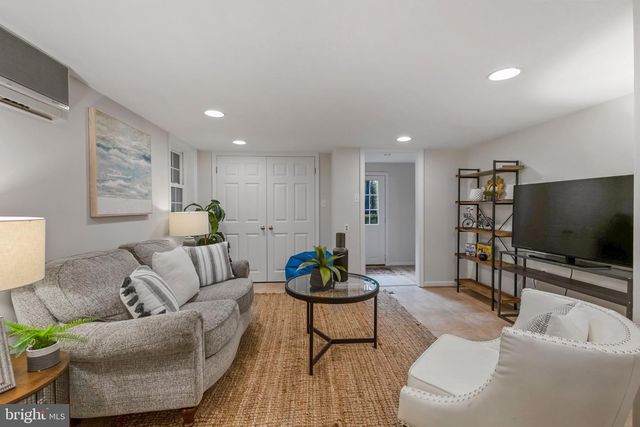 2828 CLEAVE DR, Falls Church, VA 22042