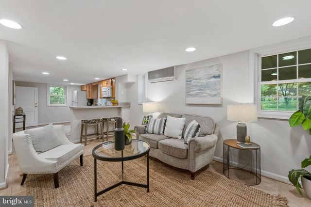 2828 CLEAVE DR, Falls Church, VA 22042