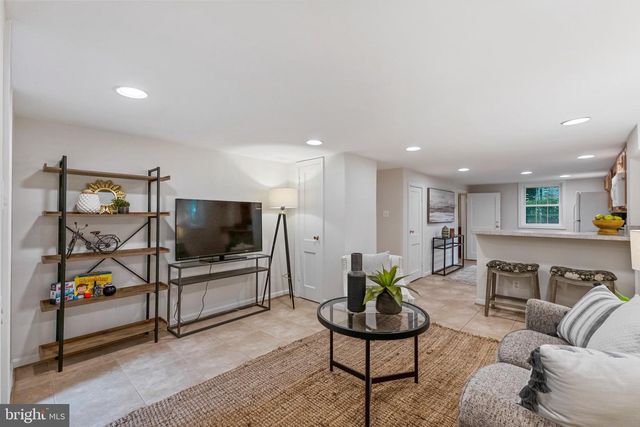 2828 CLEAVE DR, Falls Church, VA 22042