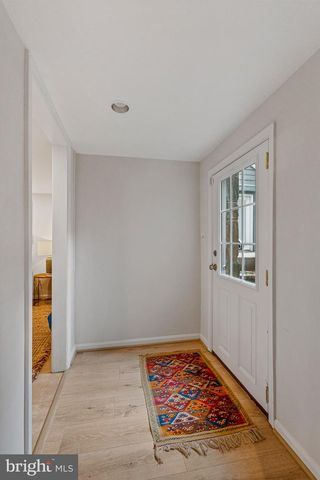 2828 CLEAVE DR, Falls Church, VA 22042