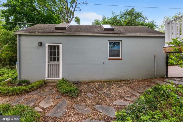 2828 CLEAVE DR, Falls Church, VA 22042