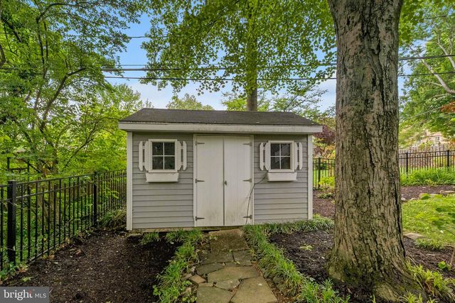 2828 CLEAVE DR, Falls Church, VA 22042