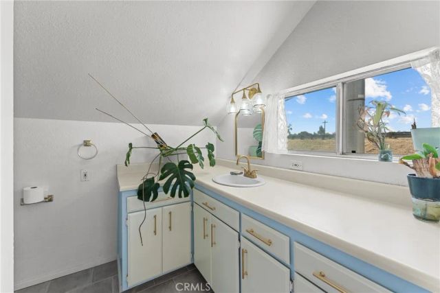 2950 N Golden Avenue, San Bernardino, CA 92404