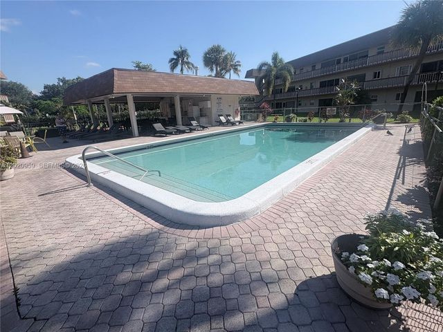 5300 Washington St R101, Hollywood, FL 33021