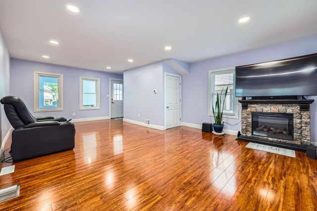 646 Van Buren Avenue, Saint Paul, MN 55104