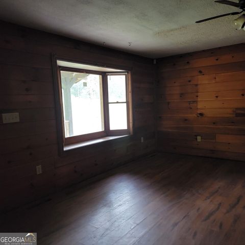 24 Alexander Road, Grantville, GA 30220