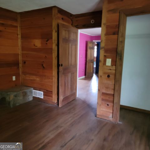 24 Alexander Road, Grantville, GA 30220