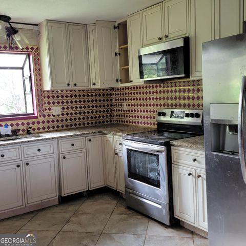 24 Alexander Road, Grantville, GA 30220