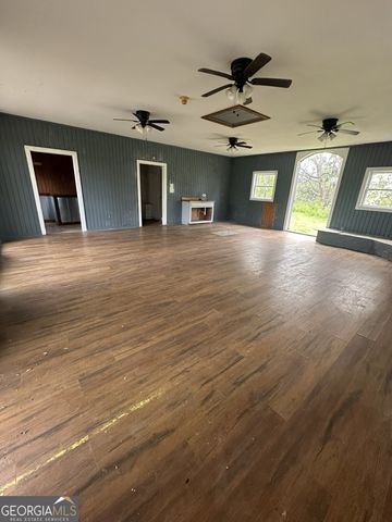 24 Alexander Road, Grantville, GA 30220