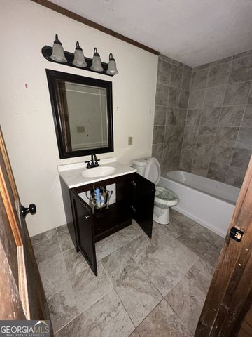 24 Alexander Road, Grantville, GA 30220
