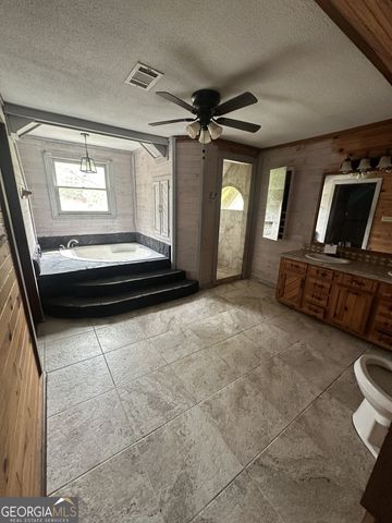 24 Alexander Road, Grantville, GA 30220