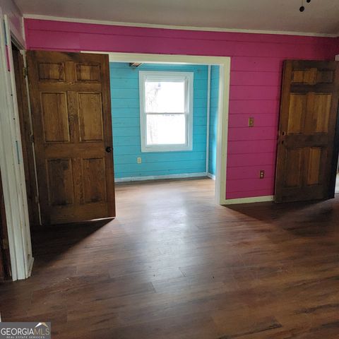 24 Alexander Road, Grantville, GA 30220