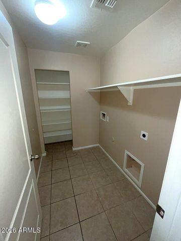 7123 N 72ND Drive, Glendale, AZ 85303