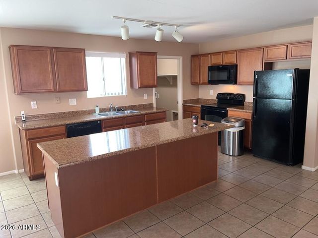 7123 N 72ND Drive, Glendale, AZ 85303