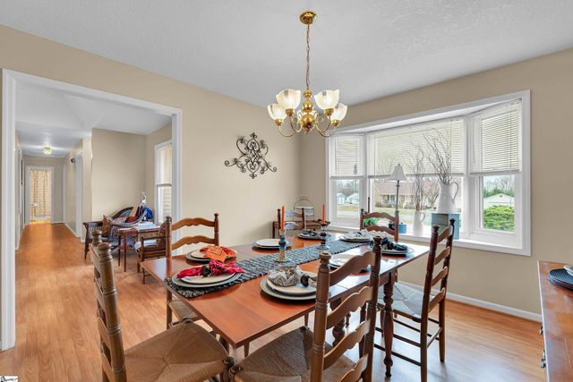 437 Cresthaven Drive, Boiling Springs, SC 29316