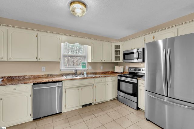 437 Cresthaven Drive, Boiling Springs, SC 29316