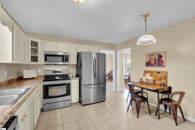 437 Cresthaven Drive, Boiling Springs, SC 29316