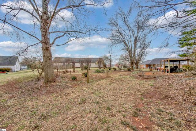 437 Cresthaven Drive, Boiling Springs, SC 29316