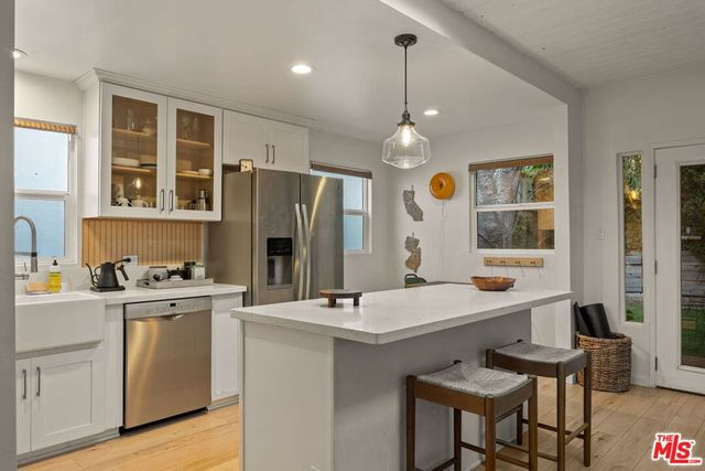 8522 Walnut Drive, Los Angeles, CA 90046