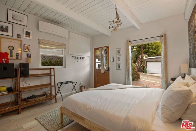 8522 Walnut Drive, Los Angeles, CA 90046