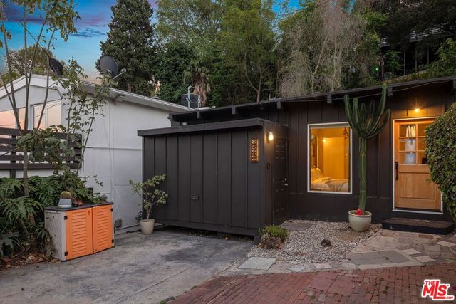 8522 Walnut Drive, Los Angeles, CA 90046