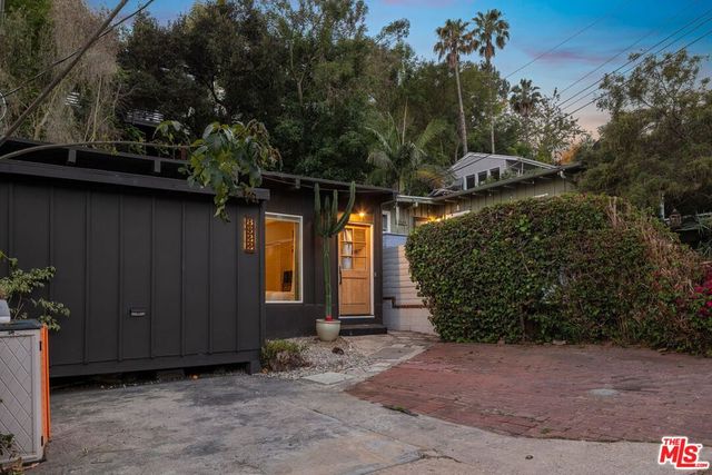 8522 Walnut Drive, Los Angeles, CA 90046