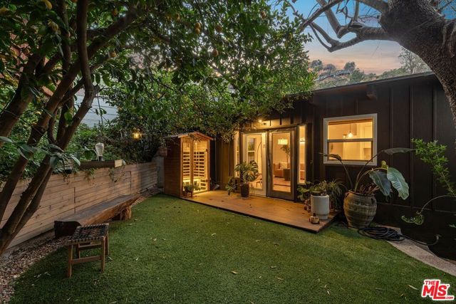 8522 Walnut Drive, Los Angeles, CA 90046