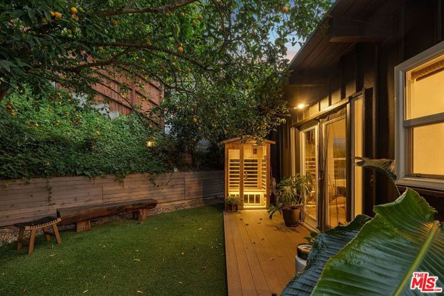 8522 Walnut Drive, Los Angeles, CA 90046