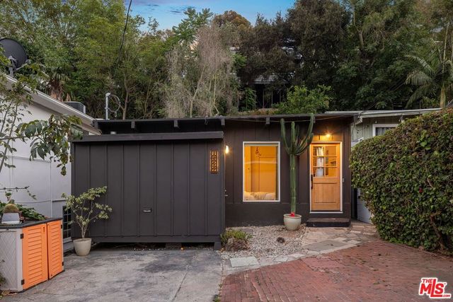 8522 Walnut Drive, Los Angeles, CA 90046